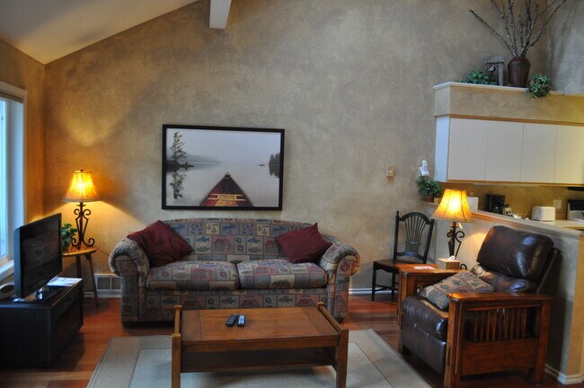 Foto del edificio - 1750 E Lakeshore Dr