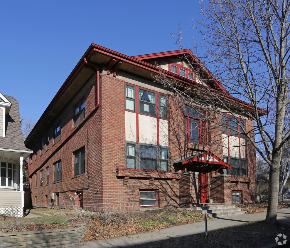 Primary Photo - 2000 Grand Ave S