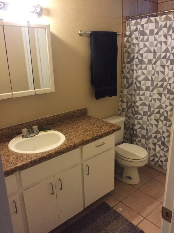 Foto del edificio - 1733 E 13th St