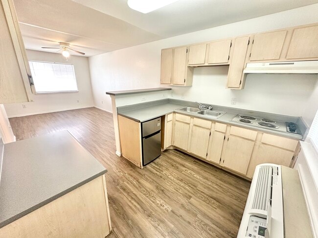 Studio - 2520 W Prairie St Apartments