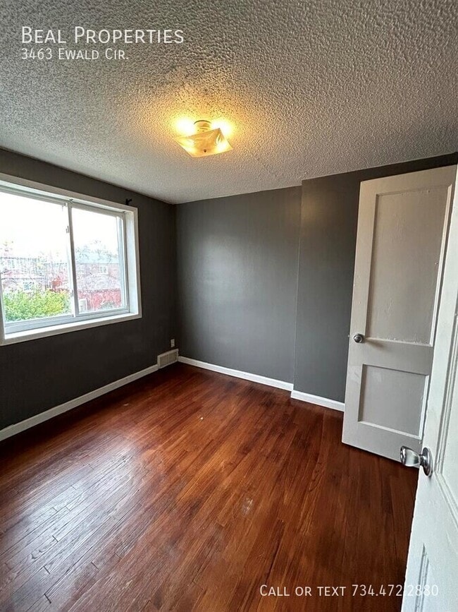 Building Photo - 3463 Ewald Cir