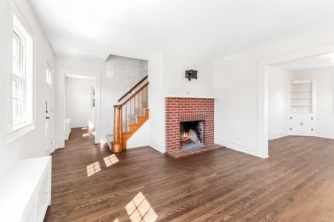 Building Photo - 196 Woodrow Ave