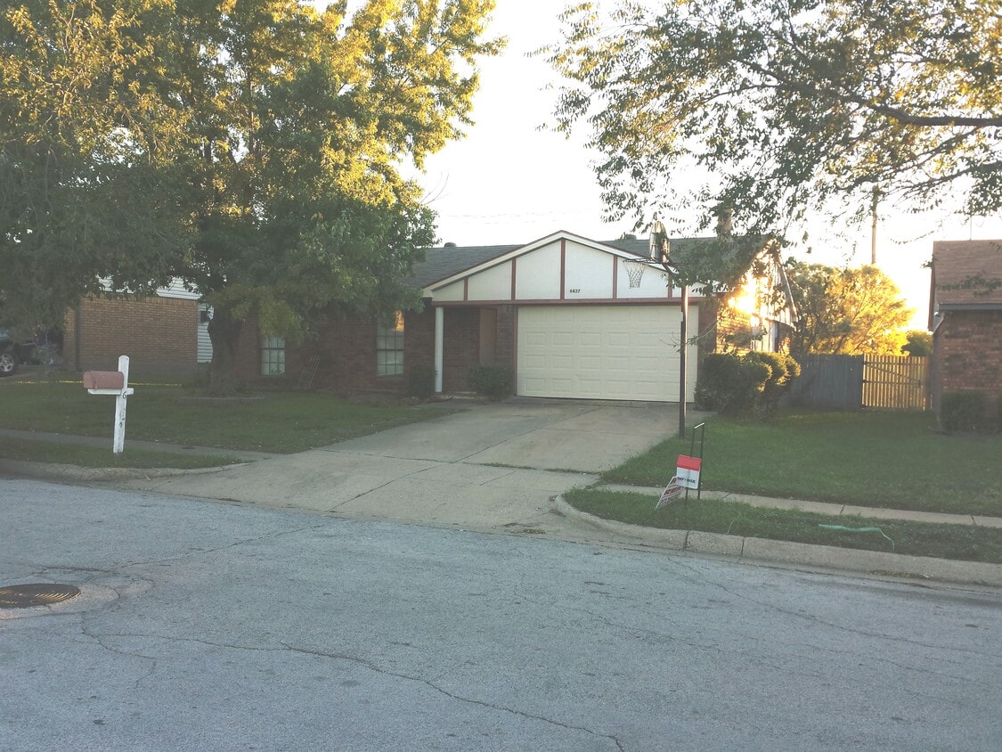Foto principal - 6437 Sunset Rd