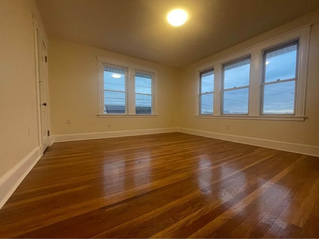 Building Photo - 453 Malden St