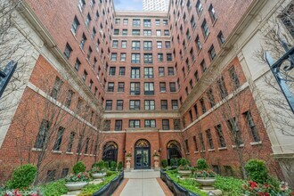 Building Photo - 400 W Deming Pl