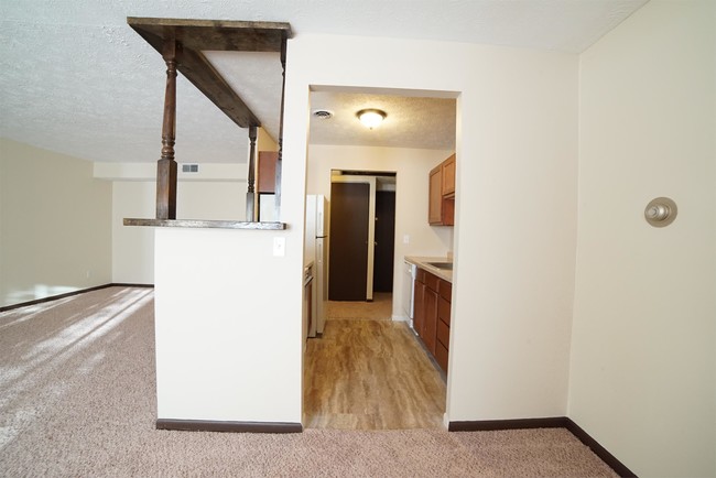 Building Photo - 5466 Beechmont Ave