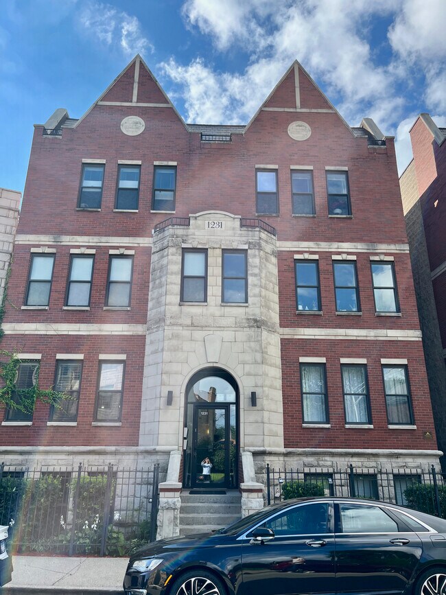Building Photo - 1231 E 46th St