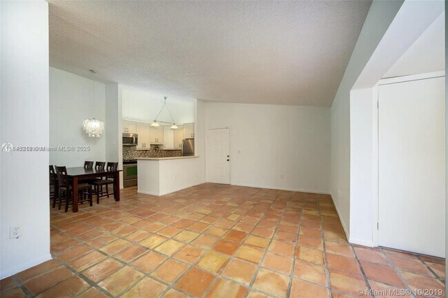 Foto del edificio - 4630 NW 102nd Ave