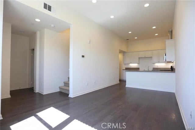 Building Photo - 8870 Camphor Ave