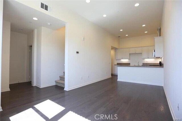 Foto del edificio - 8870 Camphor Ave