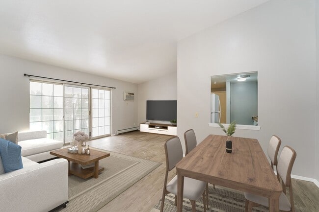 Interior Photo - Williamsburg Square Apartments