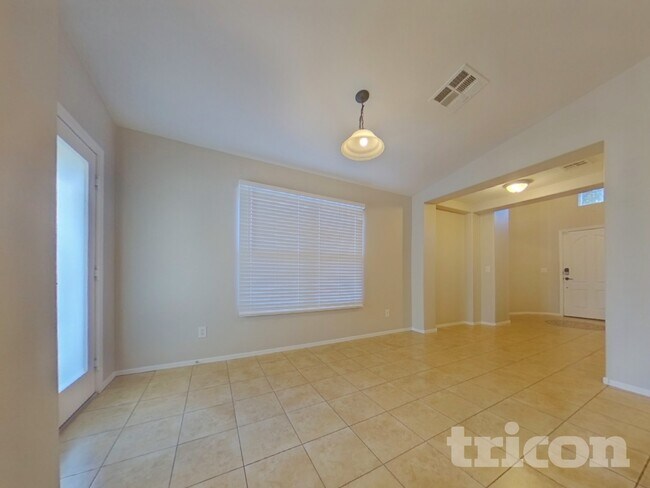 Foto del edificio - 30266 W Earll Dr