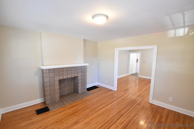 Living Room - Clintonville Apartments