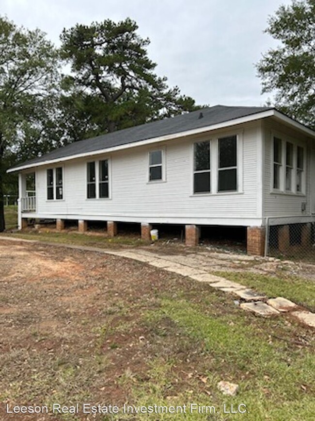 Building Photo - 3 br, 1 bath House - 220 Lister St.