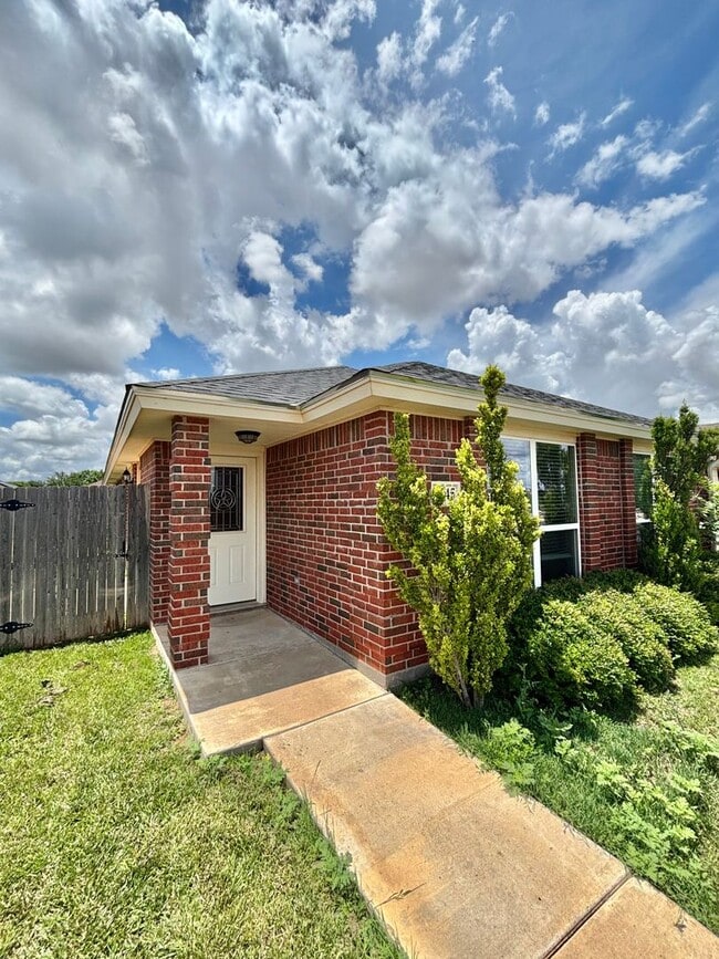 Building Photo - Coming Soon!!! 3 Bedroom Home!!!