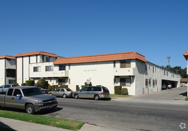 Building Photo - Casa De Verano