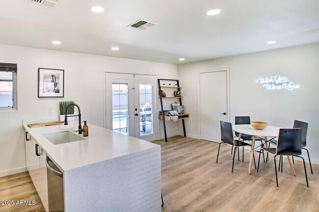 Foto del edificio - 1233 E Marny Rd