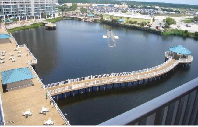 Foto del edificio - 9860 S Thomas Dr