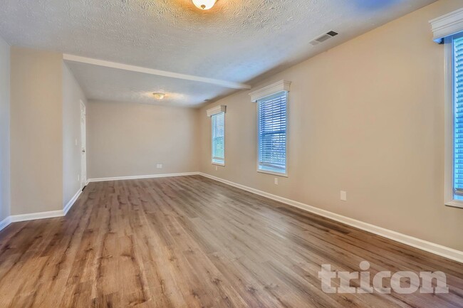 Building Photo - 90 Pebble Ln