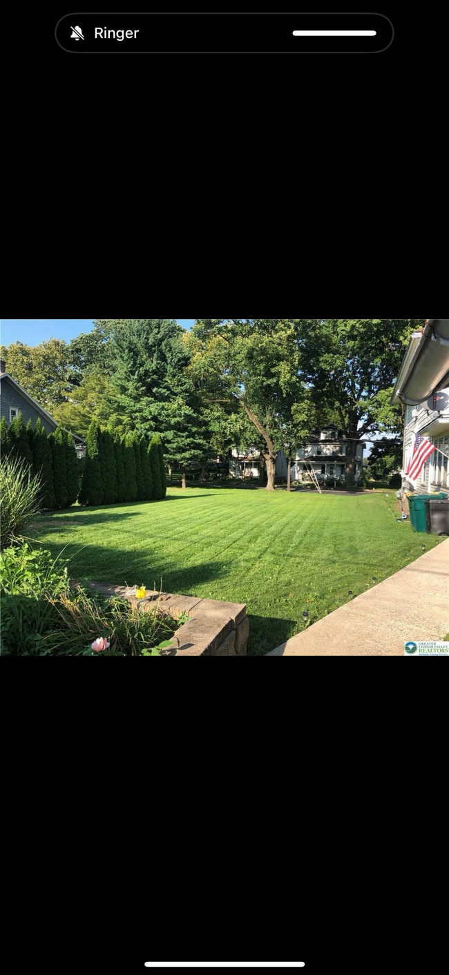 Yard - 523 S Greenwood Ave