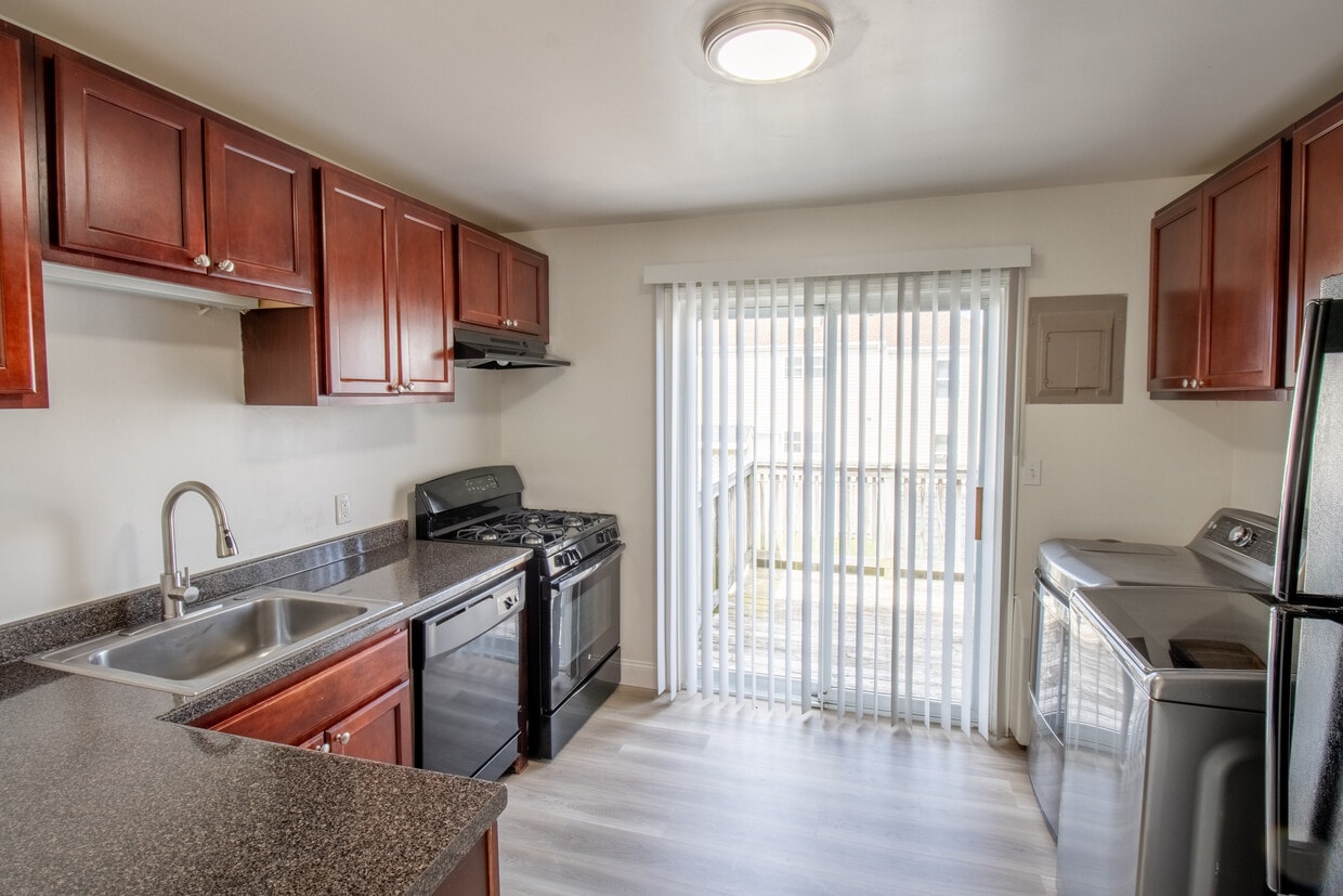 Foto principal - Newport Landings Apartment Community