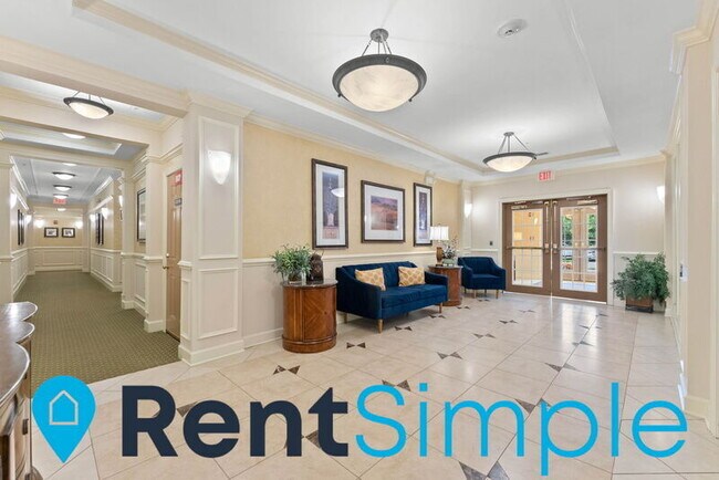 Foto del edificio - 15221 Royal Crest Dr