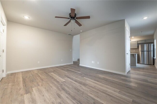 Foto del edificio - 1346 N Porter Rd