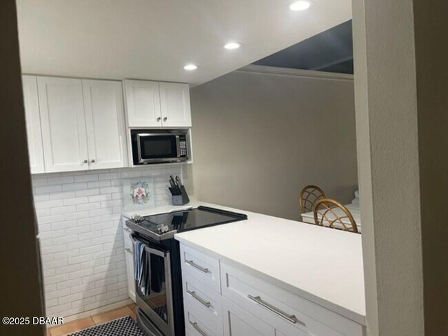 Building Photo - 4849 Saxon Dr