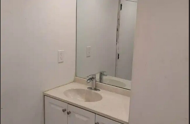 Foto del edificio - 605 NE 27th St