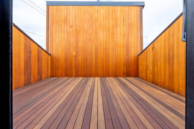 Private Roof Deck - 700 Fruitvale Ave