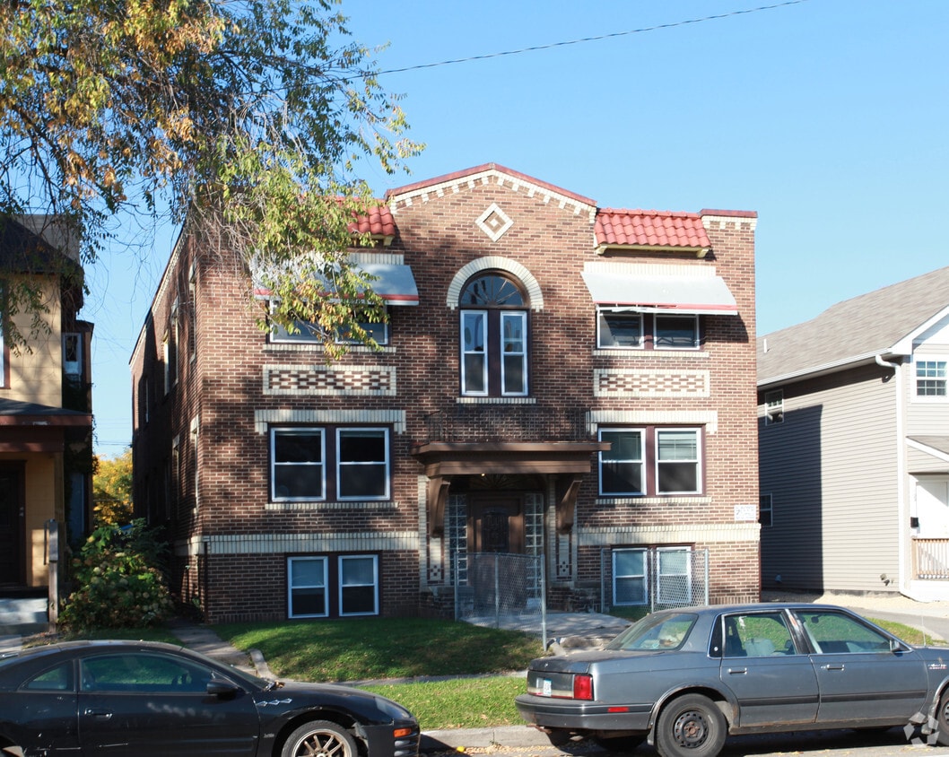 Building Photo - 2832 Park Ave