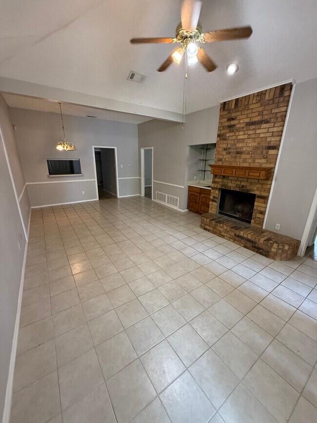 Foto del edificio - 830 Ash Grove Ln