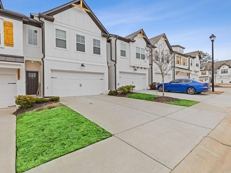 Foto principal - 94 Garrison Dr