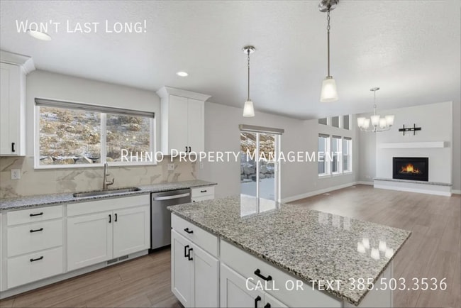 Building Photo - 4452 N Summer View Dr