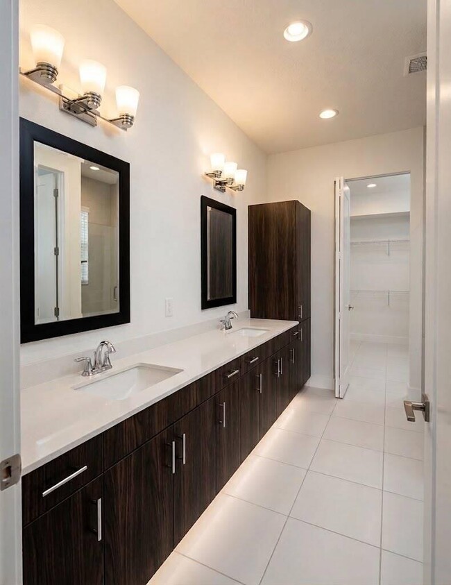 Building Photo - 5553 Quiet Lake Pl