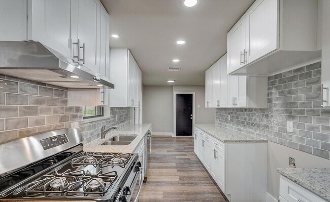 Building Photo - 850 Timber Dr