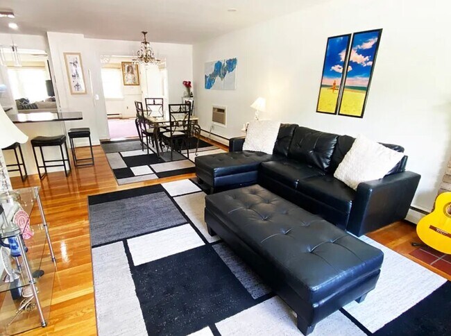 Foto del edificio - 10 Pine Tree Ln