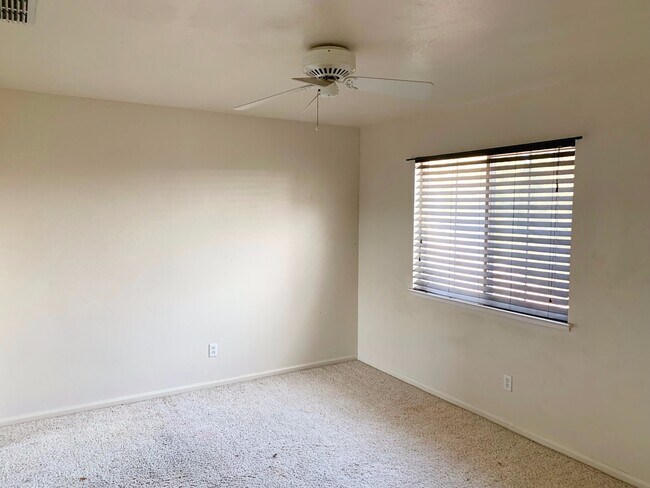 Building Photo - 4 Bed with Large Backyard!