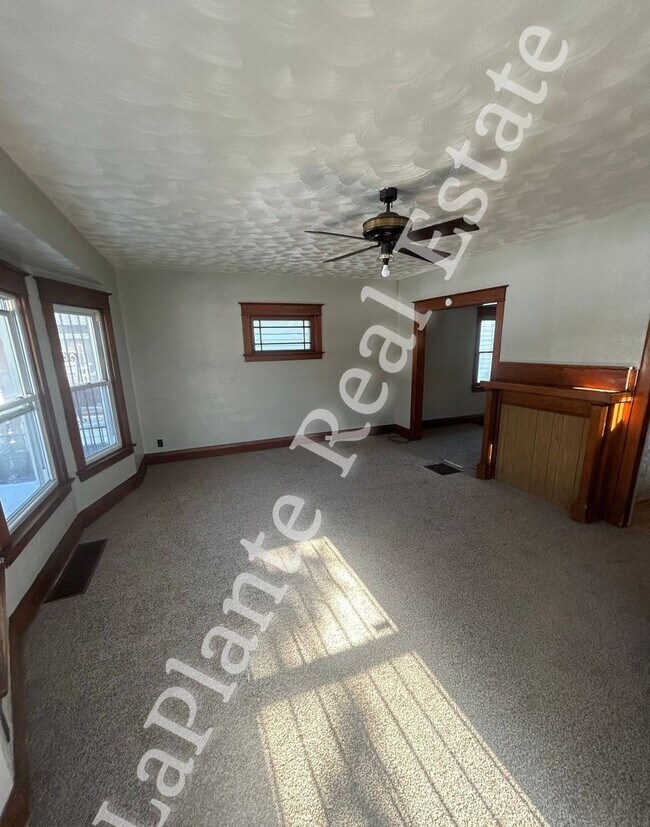 Building Photo - Spacious 3 Bedroom Home for Rent in East Toledo