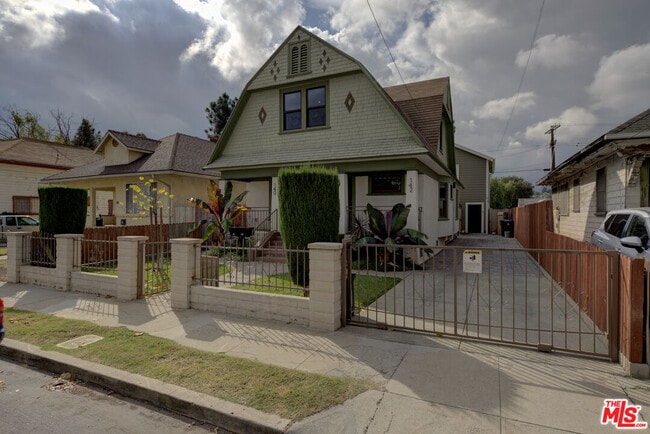 Building Photo - 140 Roselawn Pl