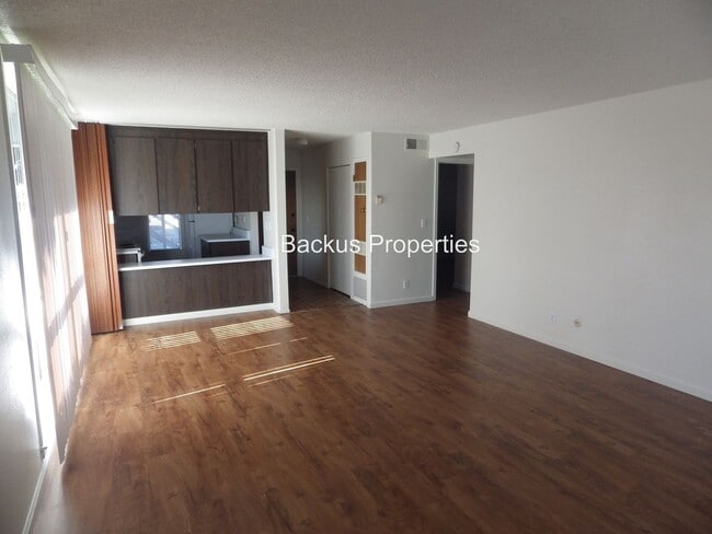 Building Photo - 158 Kern St