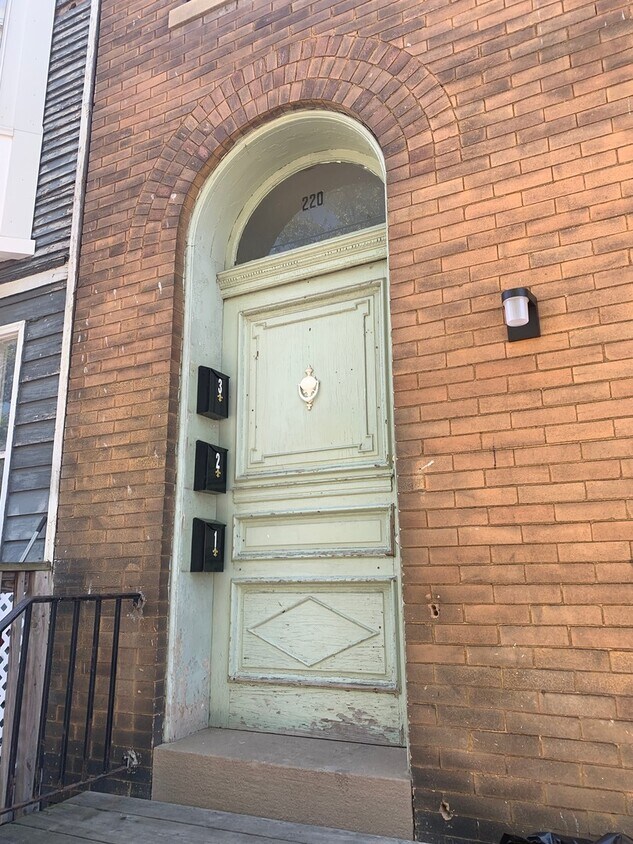 Primary Photo - Second month HALF OFF! 2 bedroom 3rd Floor...