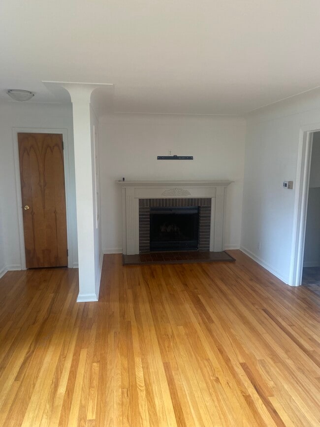 hardwood floors throughout - 531 Atlantic St
