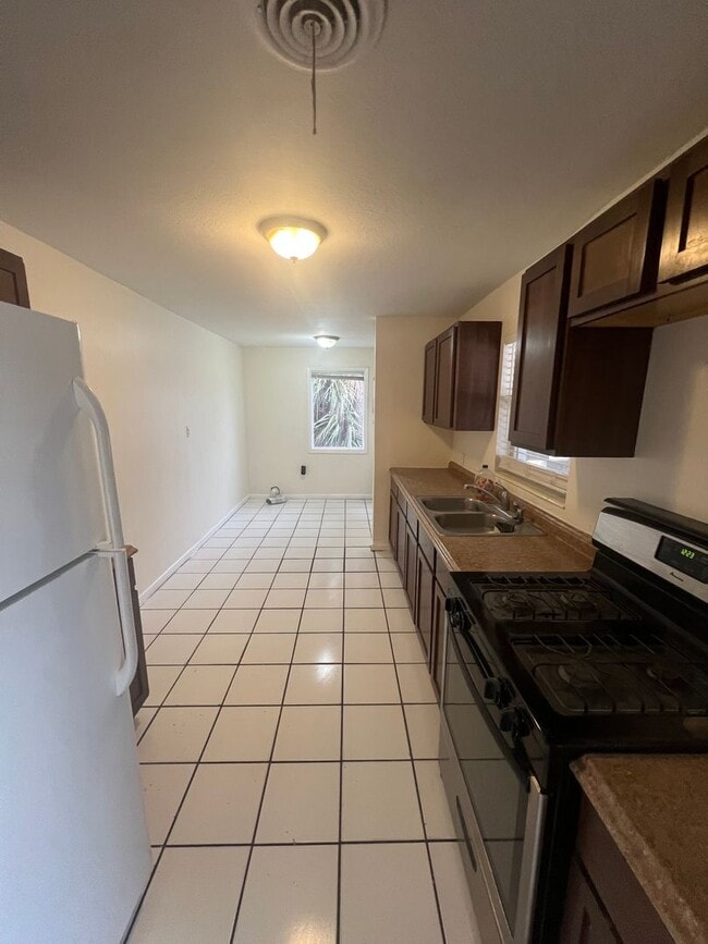 Photo - Rare 4-Bedroom Single-Family in Sky Lake close to Florida Mall House