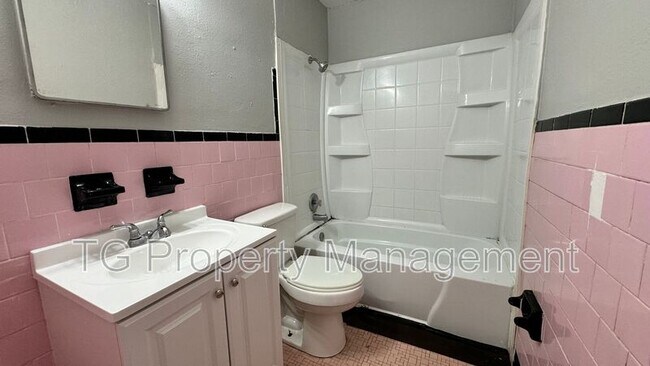 Foto del edificio - 7459 Grant Ave