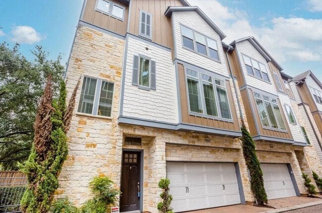 Building Photo - Stunning 3BR/3.5BA David Weekley Former Mo...