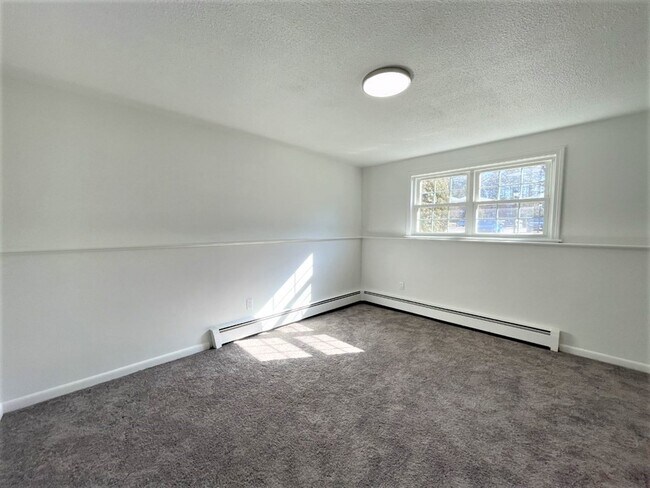 Building Photo - 805 Haverhill St