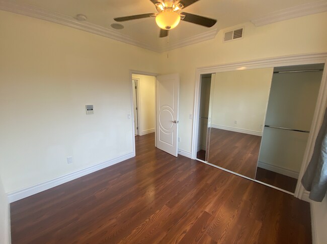 Building Photo - 1393 Park Hill Ln Unit 2