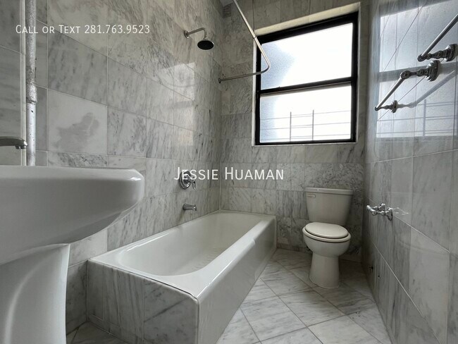 Foto del edificio - 220 W 98th St