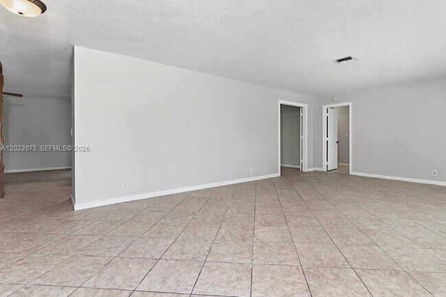 Foto del edificio - 3910 NW 4th Ct